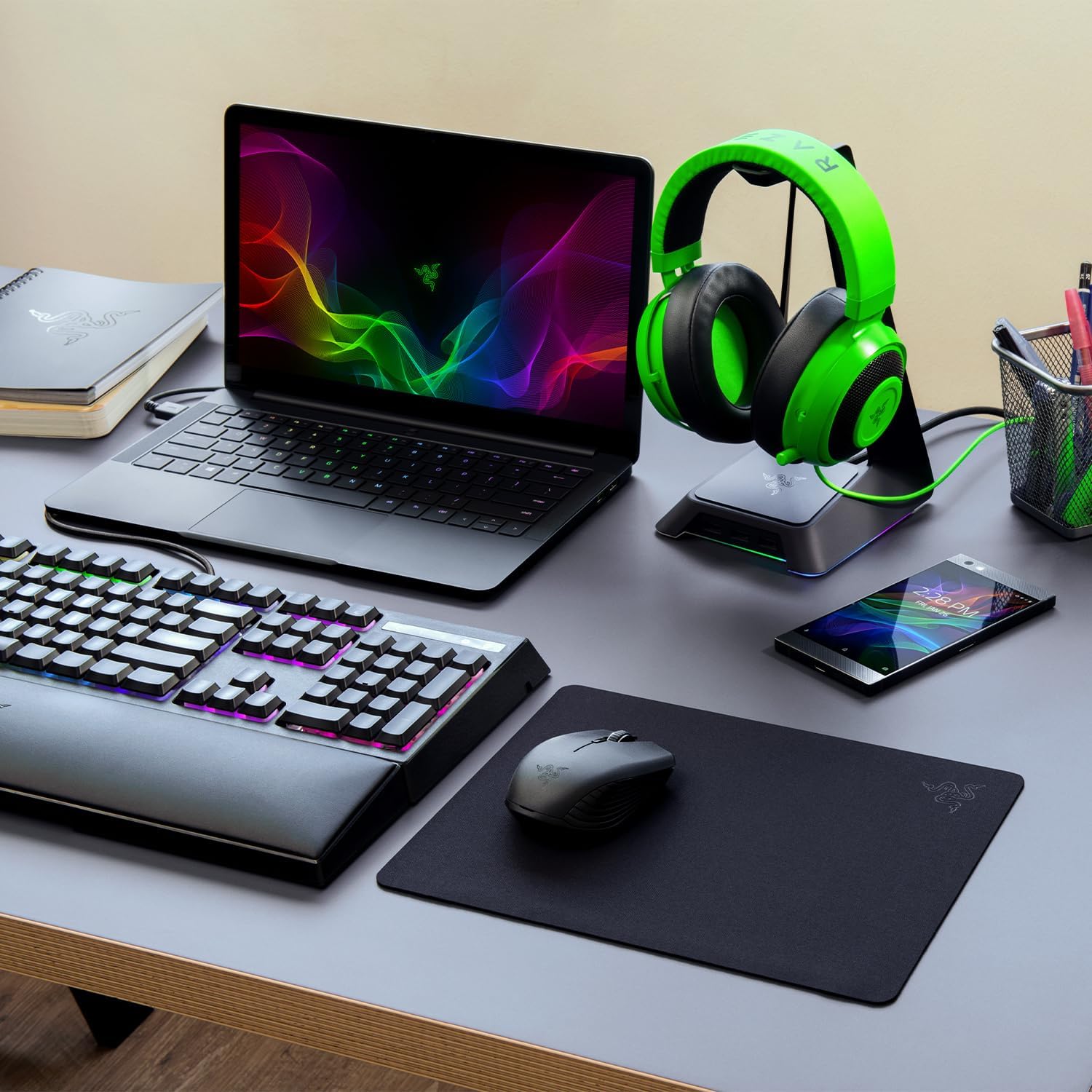 Razer Goliathus Stealth - Gaming Mouse Pad (Micro Textured Weave, Ultra Slim 1.5 mm Thickness, Portable Gaming Mouse Mat, Anti-Slip Black Cloth) Black