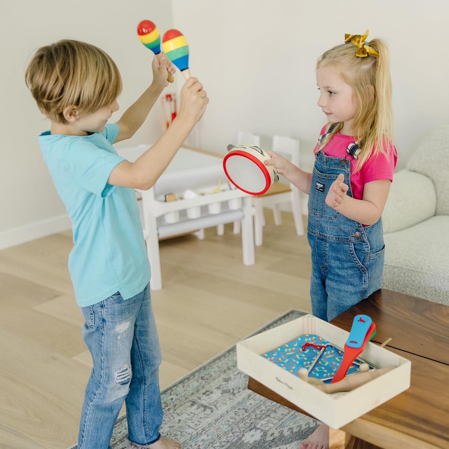 Melissa & Doug Band in een doos - Muziekinstrumenten | diverse instrumenten | Muziekinstrumenten voor kinderen | 10-delige set | 3+ | Cadeau voor meisjes en jongens