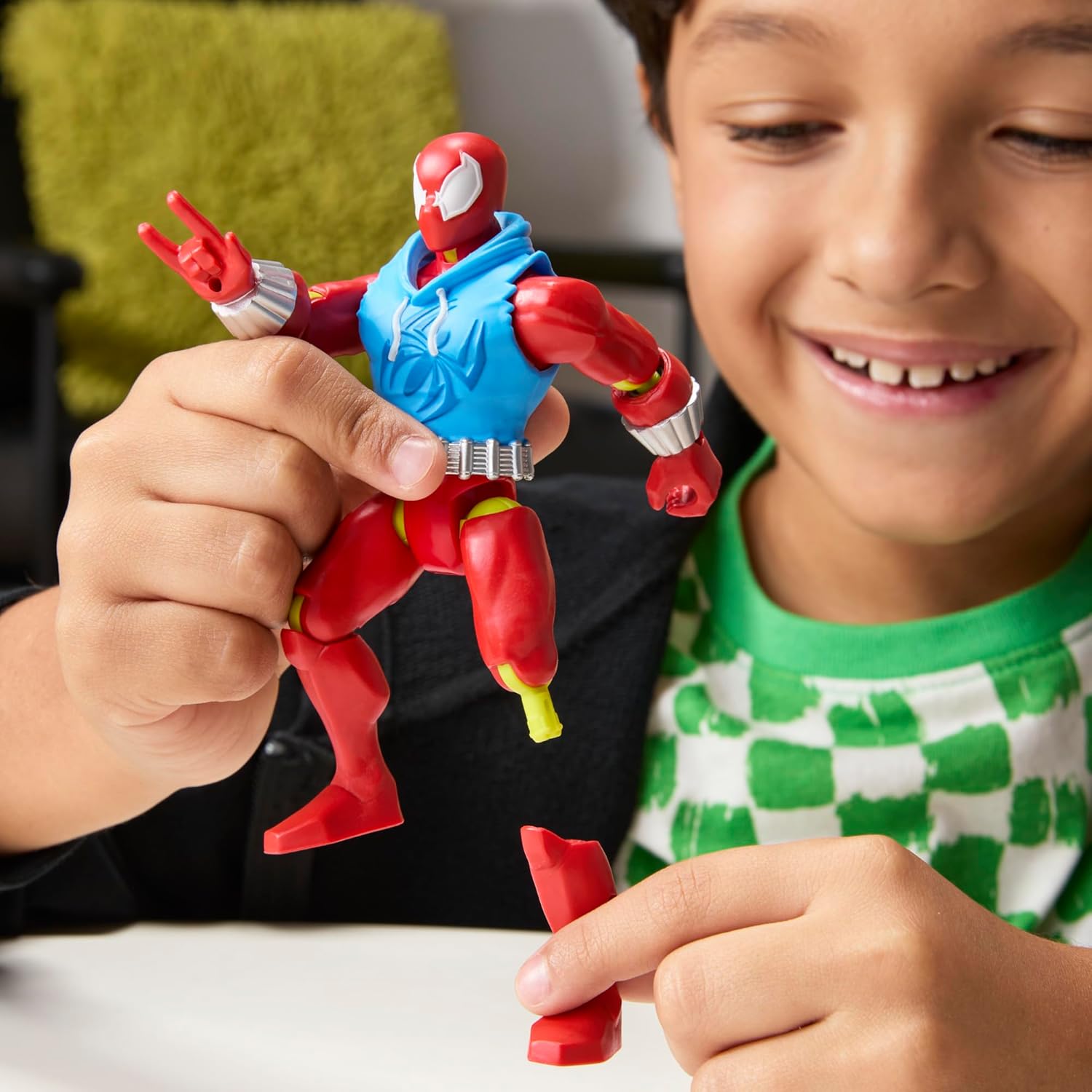 MixMashers Marvel Scarlet Spider Custom Spider-Man Mix-And-Match Action Figure & Accessories, 12-cm-scale (5 inch) Super Hero Toys for Children Ages 4+, Red