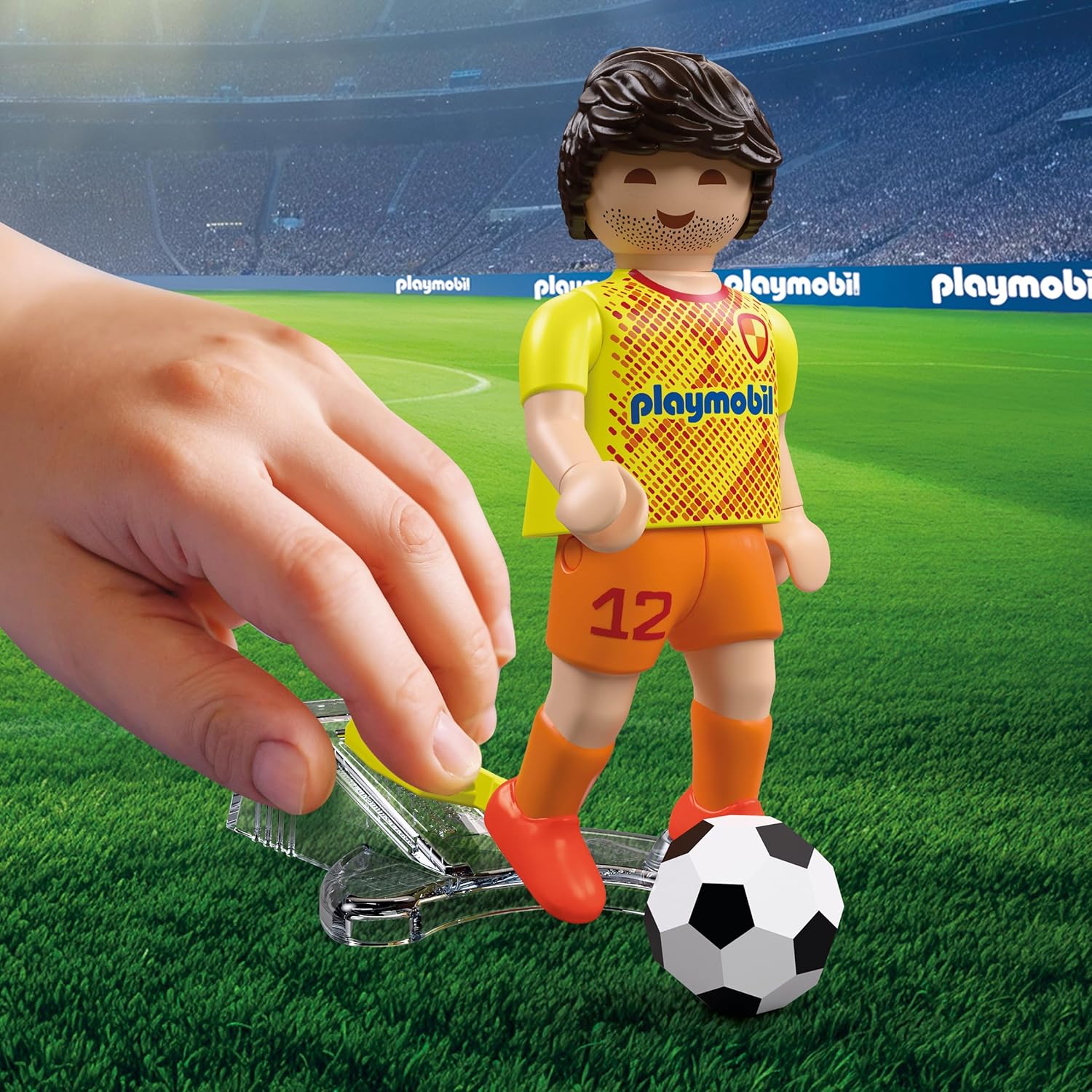 PLAYMOBIL My Life 72057 Voetbaltrainingsstation, trainingsplaats met doelwand en schietmechanisme, voetbalspeelgoed vanaf 4 jaar