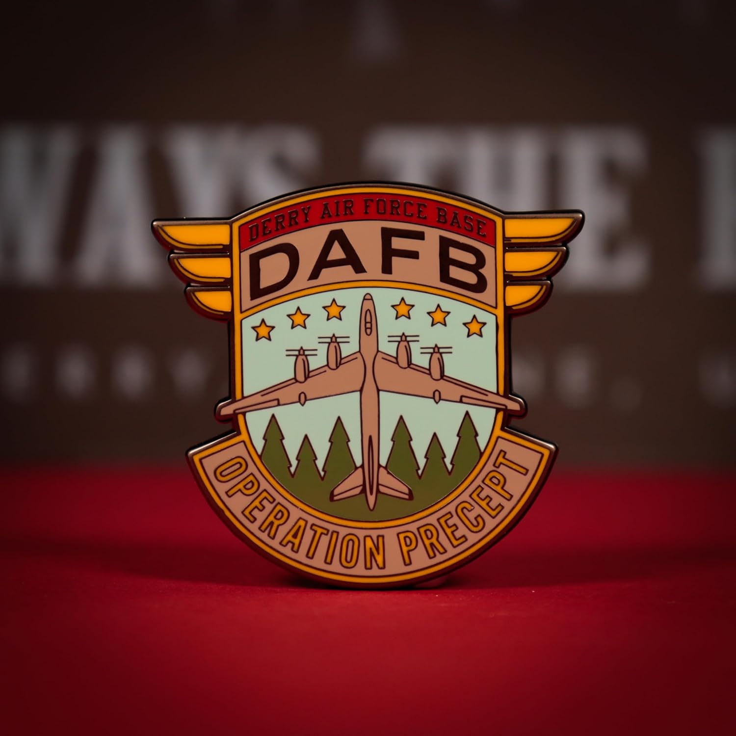 IT: Welcome to Derry DAFB Pin Badge - Limited Edition Collectible Emaille Pin - Individuell nummeriert - Offiziell lizenziertes Horror-Merchandise-Produkt