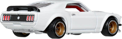 Hot Wheels Cars, Premium Fast & Furious 1:64 Scale Die-Cast Car for Collectors Inspired by Fast & Furious Movie Franchise, JHW72