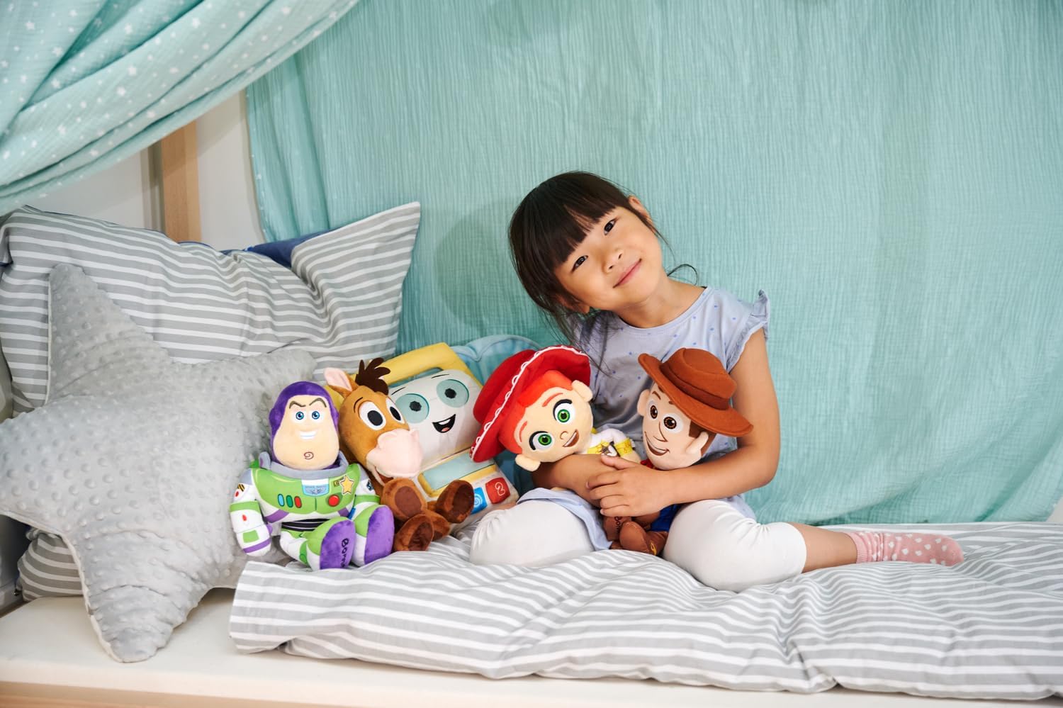 Simba official Disney Toy Story 5 Woody 25cm plush cuddly soft toy for kids gift birthday, Christmas