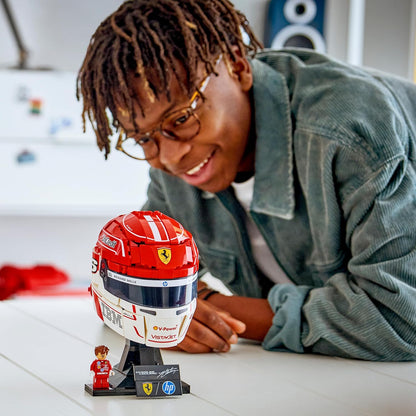 LEGO Editions Scuderia Ferrari HP Helm van Charles Leclerc – F1 Auto Bouwpakket voor Kinderen met Verzamelbare Minifiguur – Displaymodel – Decoratie – Cadeau voor Jongens, Meisjes en Fans 43014