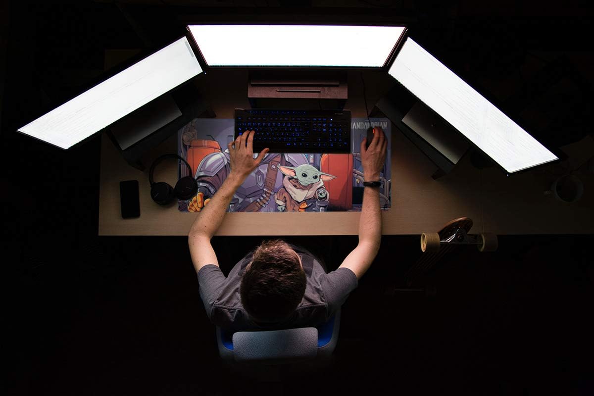 Grupo Erik Gaming Mauspad XXL Star Wars The Mandalorian Gaming Mousepad XXL Baby Yoda Grogu rutschfest und Wasserabweisend Mauspad Groß - Mouse Pad Gaming Schreibtischunterlage PC Zubehör Gaming