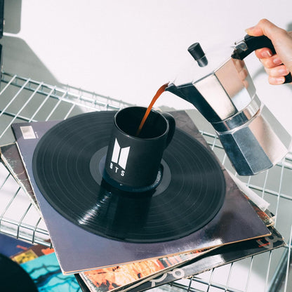 Grupo Erik Tazza BTS - Tazza Colazione Ceramica con Colori Vivaci e Stampa di Alta Qualità 350 ml, Adatte a Lavastoviglie e Microonde | Tazzine Caffe Particolari, Kpop Gadget