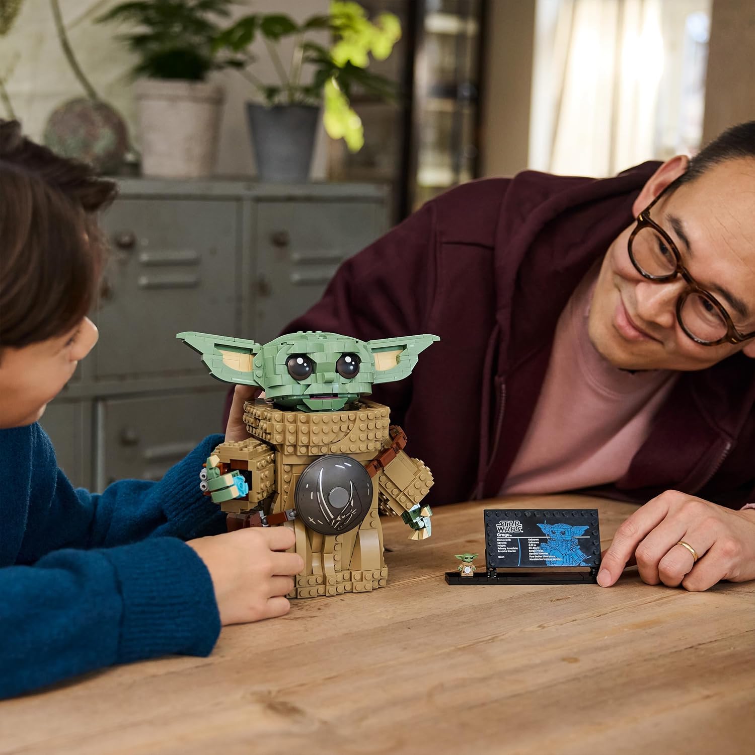 LEGO Star Wars 75446 Grogu als Leerling van de Mandalorian Bouwbaar Speelgoed - Bouwpakket voor Kinderen met Beskar Pantser - Kinderkamer Decoratie - Cadeau voor Jongens, Meisjes en Fans vanaf 10 Jaar