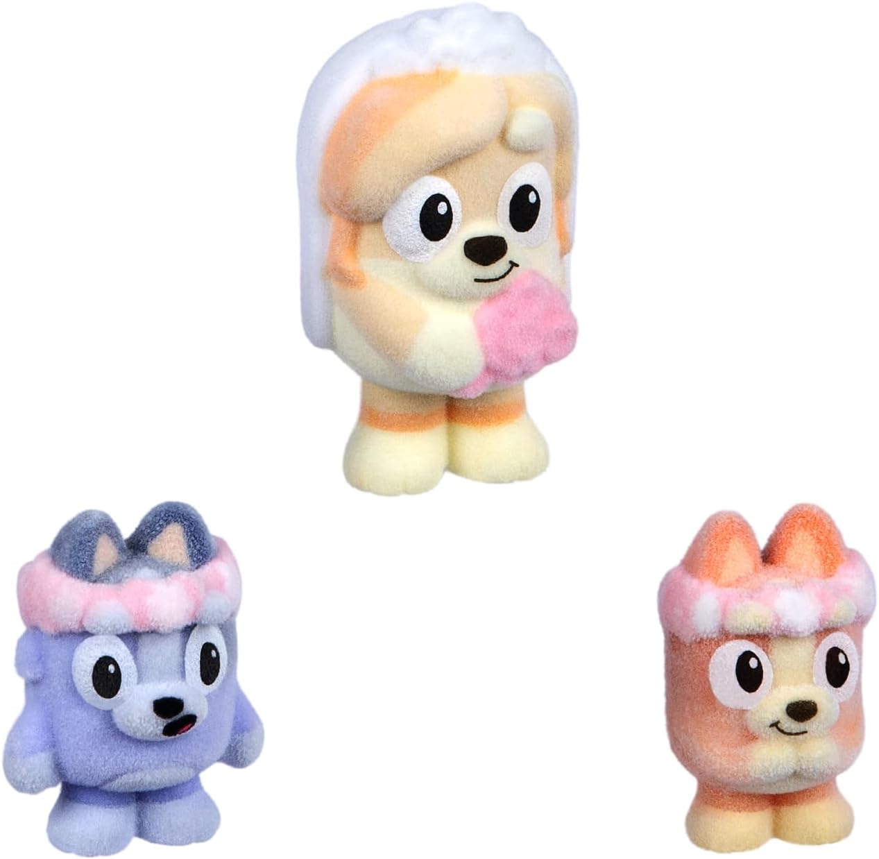 Bluey Fuzzies afleveringspakket: Het teken. met 3 speciaal gevlokte verzamelfiguren (incl. 1 Exclusief), Display case, verzamelkaarten en verzamelgids. 80 te verzamelen in serie 1!