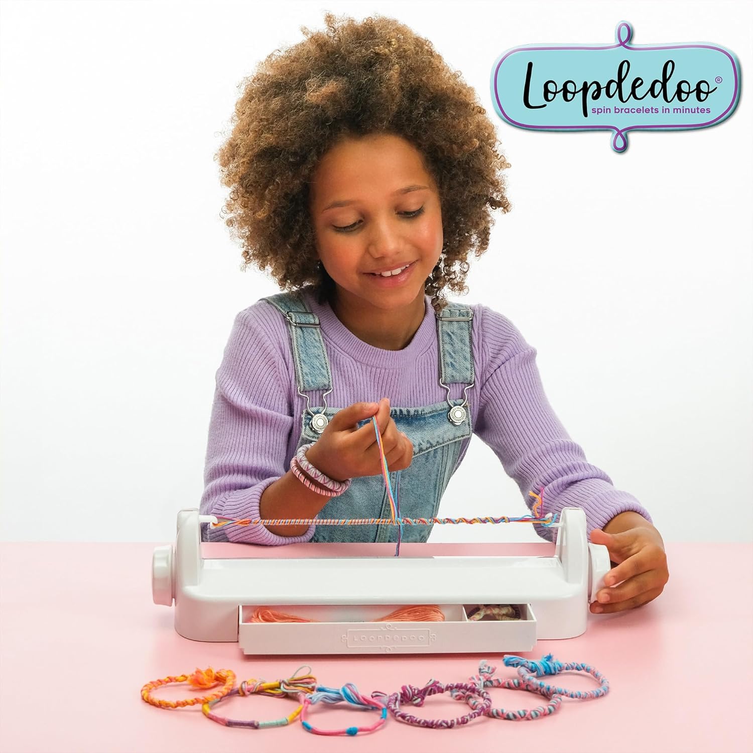 Goliath – LOOPDEDOO, Bracelet Maker voor Kinderen vanaf 8 Jaar, Eenvoudig en leuk weefgetouw, 12 draden 100% katoen inbegrepen, Creatieve activiteit voor jongens & meisjes, Cadeau-idee