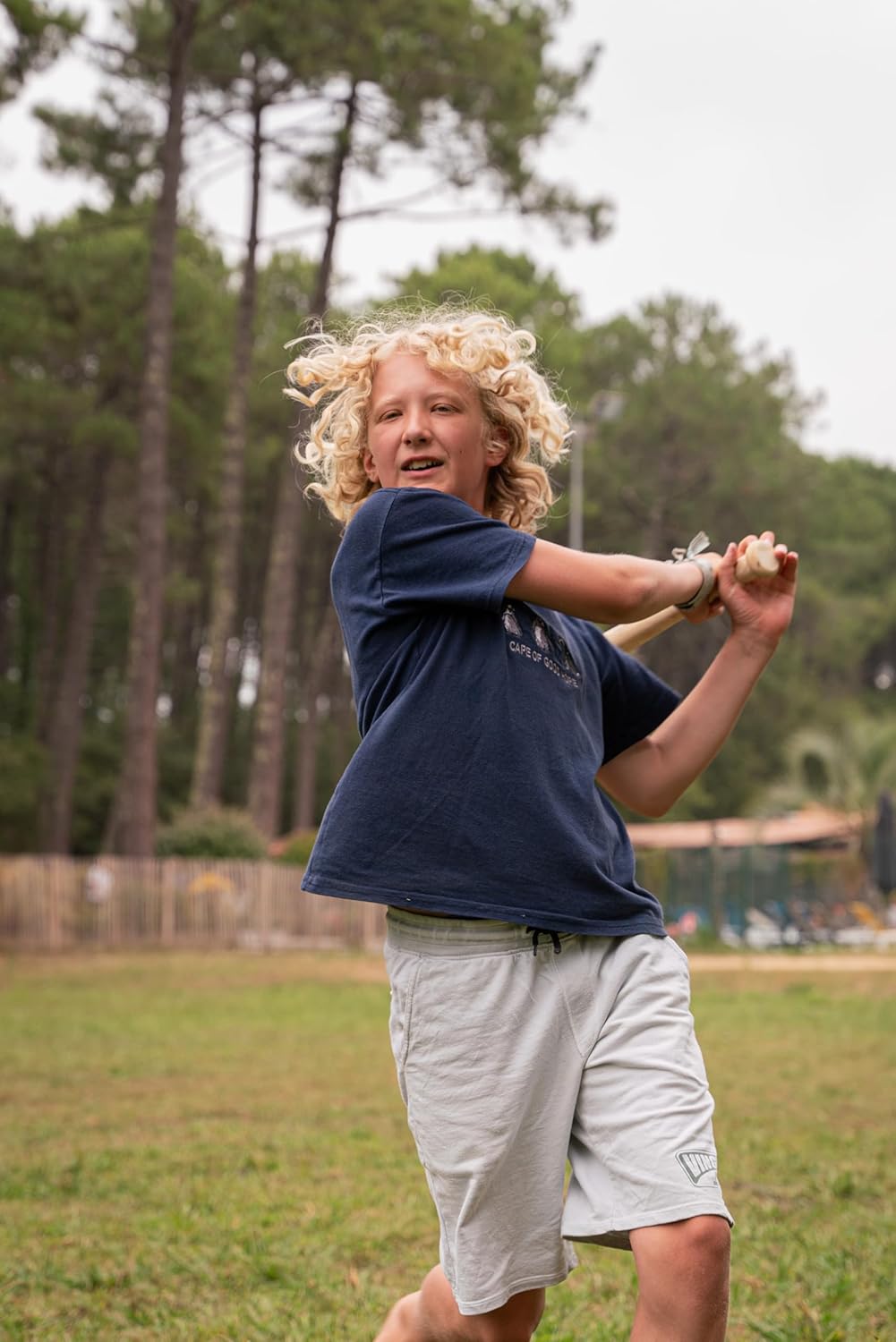 BS Toys Honkbalset van hout, stok, bal en 4 basissen, buitenspel 4-18 spelers, vanaf 8 jaar