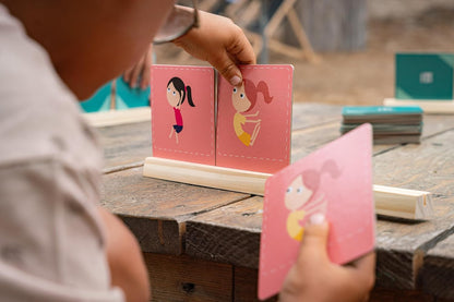 BS Toys – Imitatiespel en observatie – 30 kaarten en 4 bases – 3-4 spelers – vanaf 4 jaar