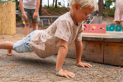 BS Toys – Imitatiespel en observatie – 30 kaarten en 4 bases – 3-4 spelers – vanaf 4 jaar