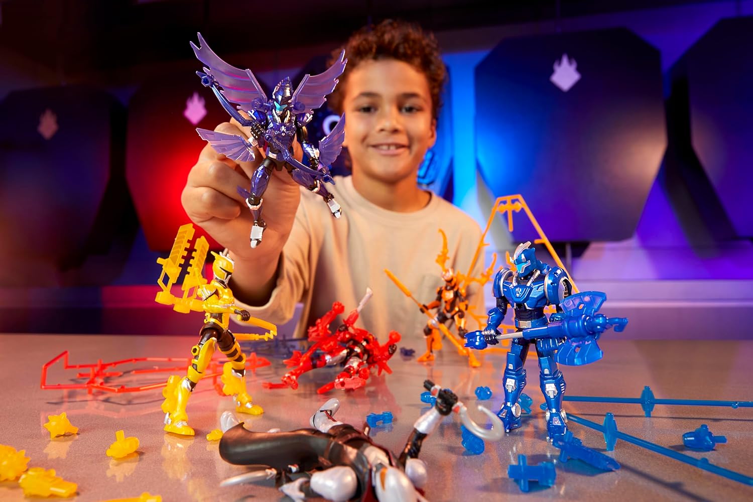 Raptor Pilot Paloma Silva - 9.5cm Poseable Action Figure with Interchangeable Armour Pieces and Transforming Accessory, Suitable for Children Ages 6+