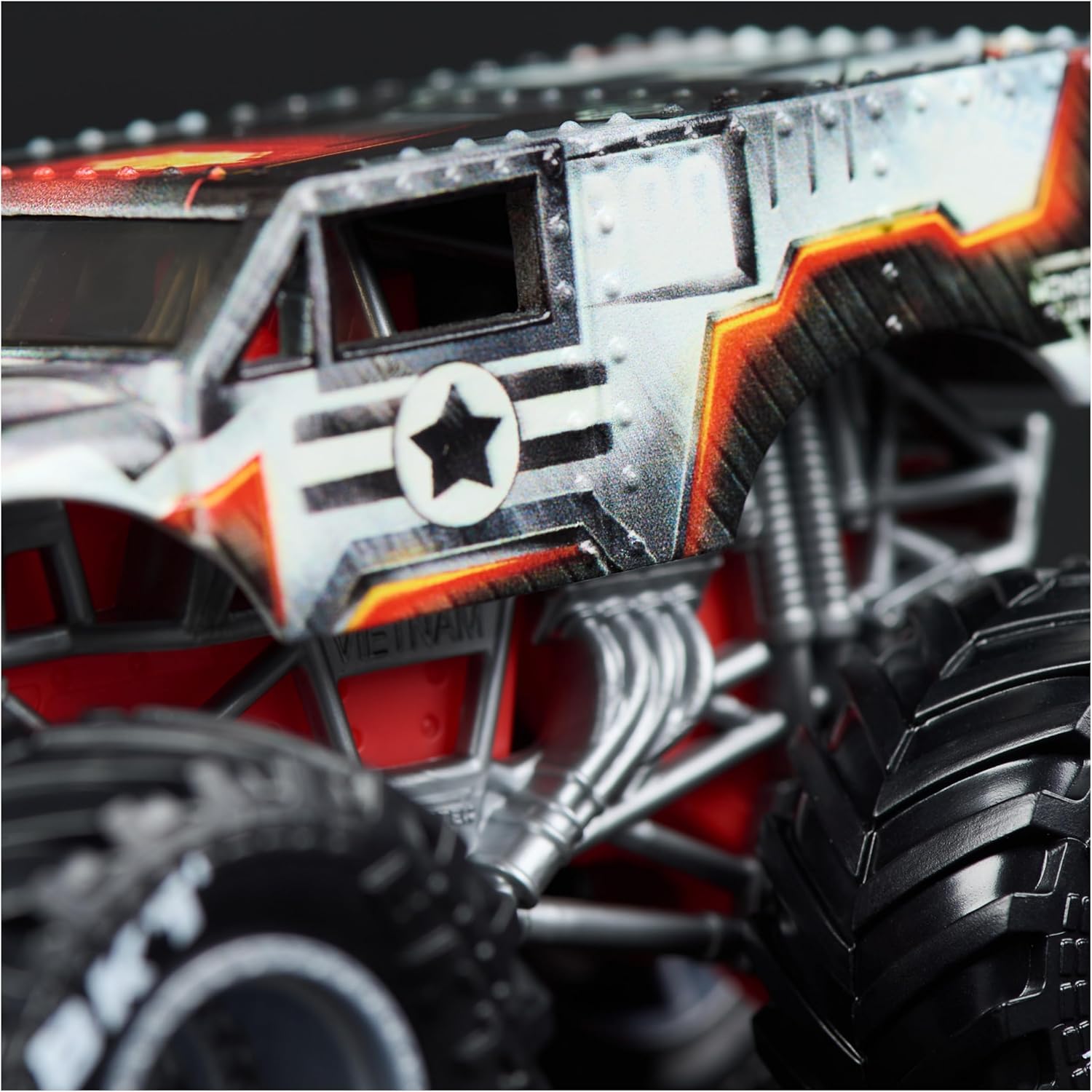 Monster Jam, Marvel Official Iron Man Vs. War Machine Die-Cast Monster Trucks, 1:64 Scale, Kids’ Toys for Boys and Girls Aged 3 and up