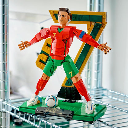 LEGO Editions Cristiano Ronaldo – Football Legend Toy - 3D Figure Display Model Kit - DIY Kids' Room Decor - Gift for 12+ Year Old Boys, Girls & Adult Sports Fans - 43016