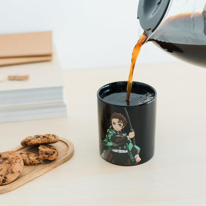 Grupo Erik Tazza Demon Slayer - Tazza Colazione Termosensibile, Magica Cambia Colore con Colori Vivaci e Stampa di Alta Qualità 350ml | Demon Slayer Manga Gadget: Anime Gadget