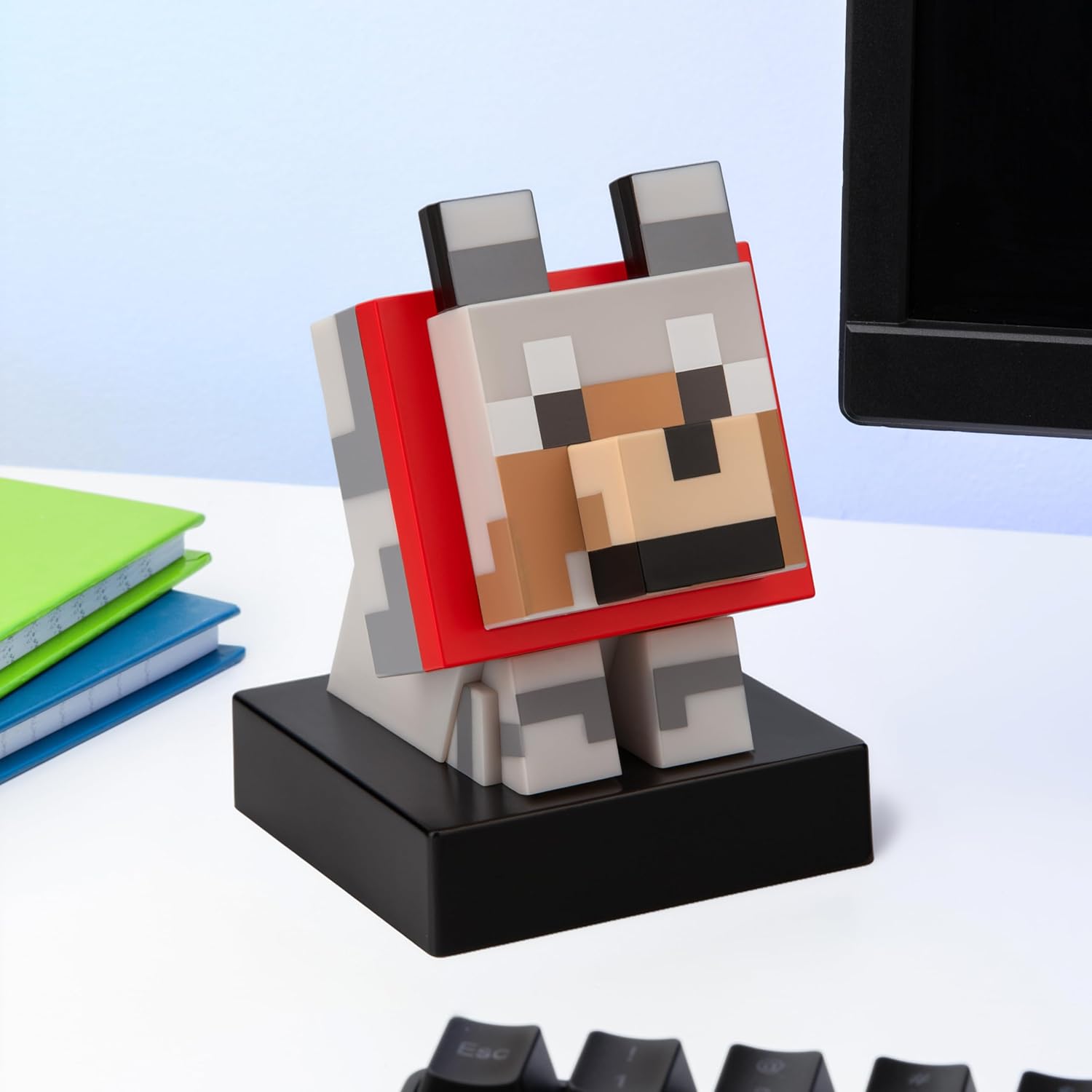 Paladone Minecraft Wolf Icon Light – 11cm Light‑Up Figure for Bedroom, Desk or Gaming Setup – Battery Powered