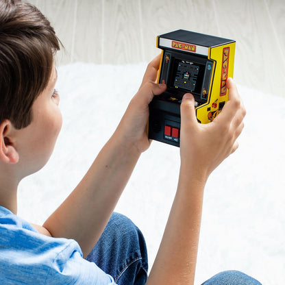 Basic Fun Pac-Man™ Mini Arcade Game Machine, Retro Klassieke Elektronische Speelgoed met Nieuw TFT Kleurenscherm, Authentieke Miniatuur Replica, Perfect voor Alle Leeftijden