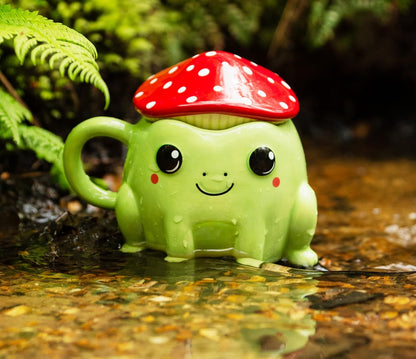 Sass & Belle Frog Mug with Mushroom Lid – Cute 300ml Ceramic Mug with Red & White Toadstool Cover, for Tea or Coffee, Fun Mushroom Cup Gift, Kawaii Animal, Ideal for Home or Office