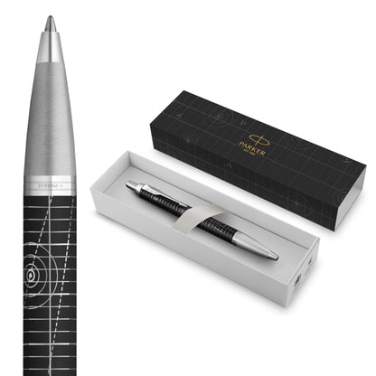 Parker IM Premium Penna a sfera | Collezione Legacy of Flight | Rifiniture cromate | Punta Media | Inchiostro blu | Confezione Regalo