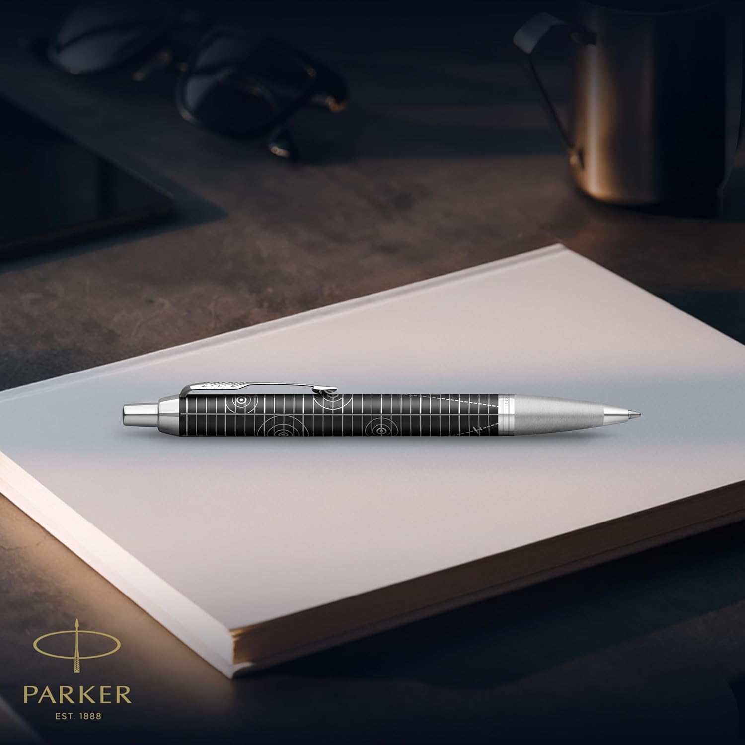 Parker IM Premium Penna a sfera | Collezione Legacy of Flight | Rifiniture cromate | Punta Media | Inchiostro blu | Confezione Regalo