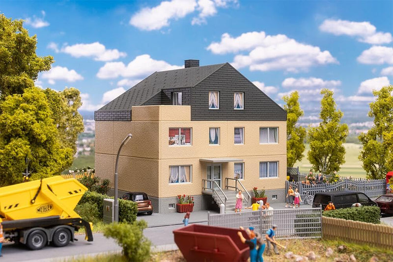Faller - 1/87 Mehrfamilienhaus