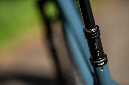 BBB Cycling Höhenverstellbare Sattelstütze mit Remote-Hebel und Kabelsatz – Geeignet für E-Bike, Rennrad, MTB, Trekking & City | LiftPost Dropper BSP-51 31.6 125T 410L