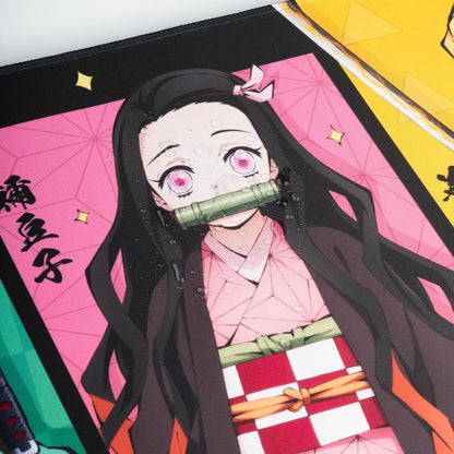 Grupo Erik Gaming Mauspad XXL Demon Slayer Manga Mousepad Groß - Gaming Mousepad XXL - rutschfeste Unterseite Wasserabweisend und verstärkte Kanten - Kimetsu no Yaiba Demon Slayer Merch