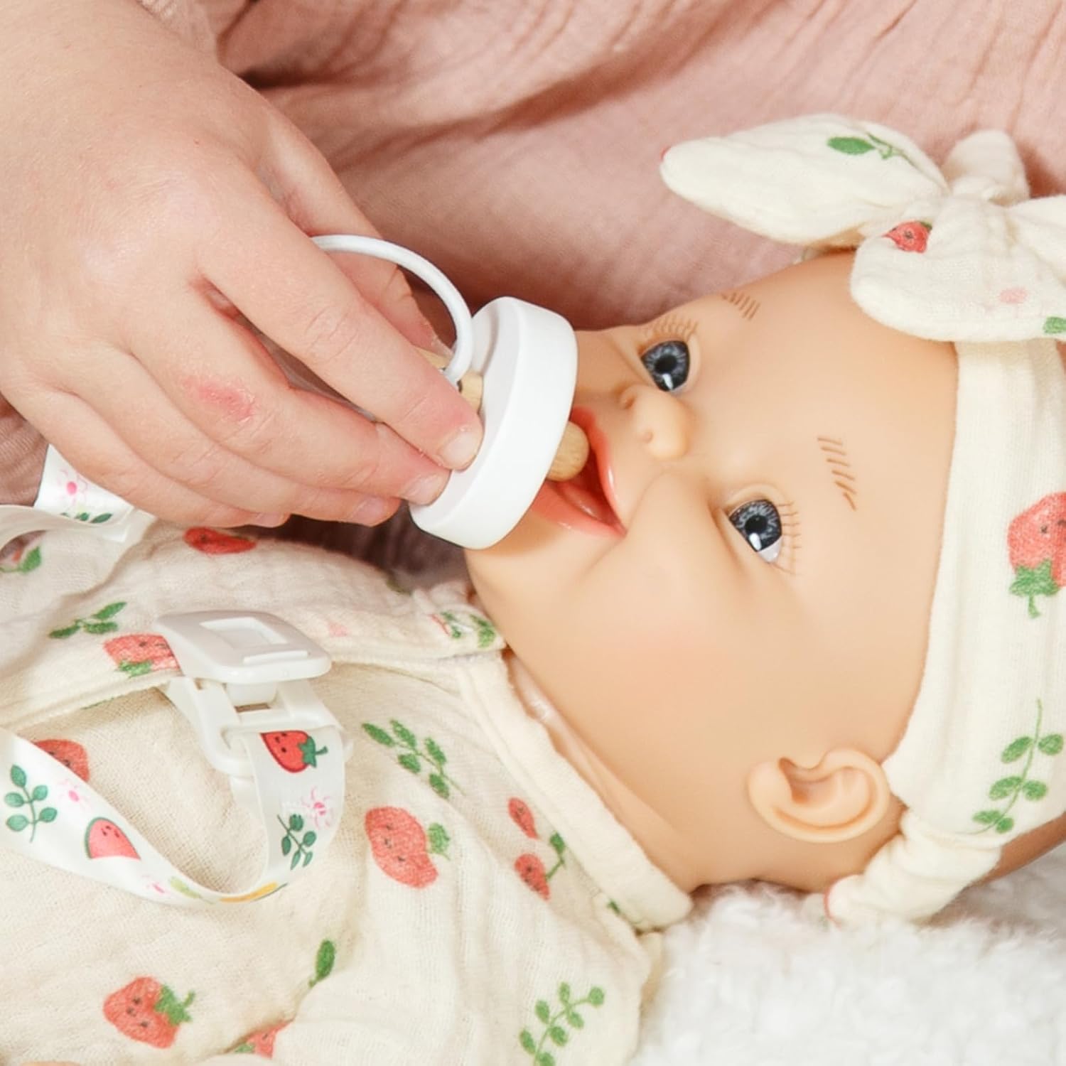 Heless 685 poppenbabyset schaap van hout, 3-delige set in houtkleuren, met flesjes, fopspeen en rammelaar