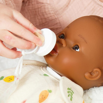 Heless 685 poppenbabyset schaap van hout, 3-delige set in houtkleuren, met flesjes, fopspeen en rammelaar