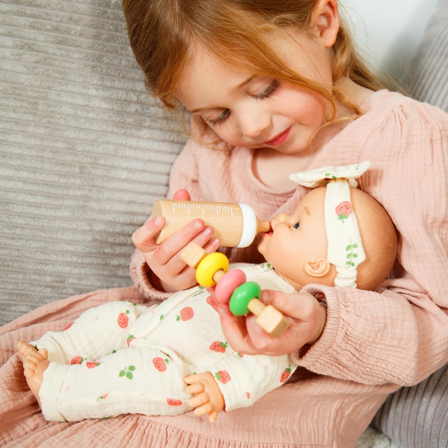 Heless 685 poppenbabyset schaap van hout, 3-delige set in houtkleuren, met flesjes, fopspeen en rammelaar
