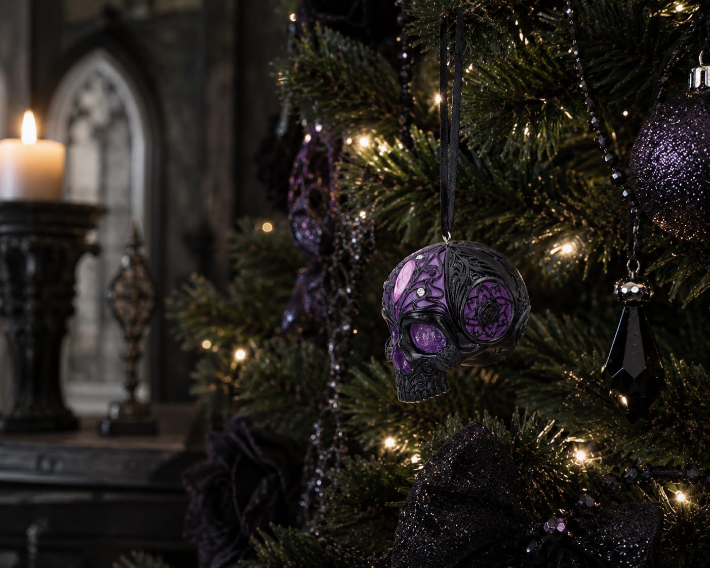 House of Obscura Gothic Hanging Ornament – Resin Dark Fantasy Decoration Collection (Jewelled Fate Skull