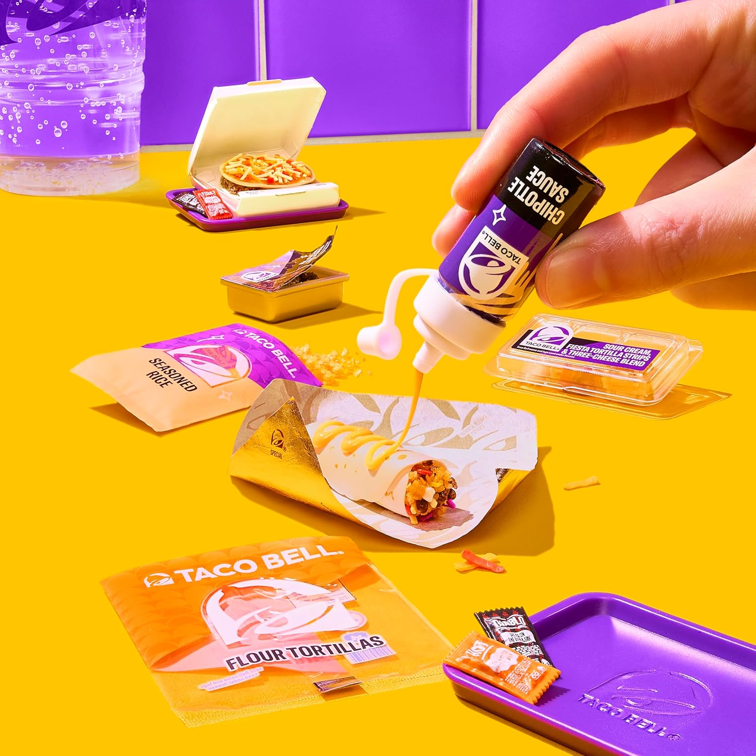 MGA's Miniverse Make It Mini Taco Bell Series 1 - Mini Verzamelobjecten, DIY, Hars Speelset, Replica Voedsel, Niet Eetbaar, voor Verzamelaars & Kinderen vanaf 8 jaar