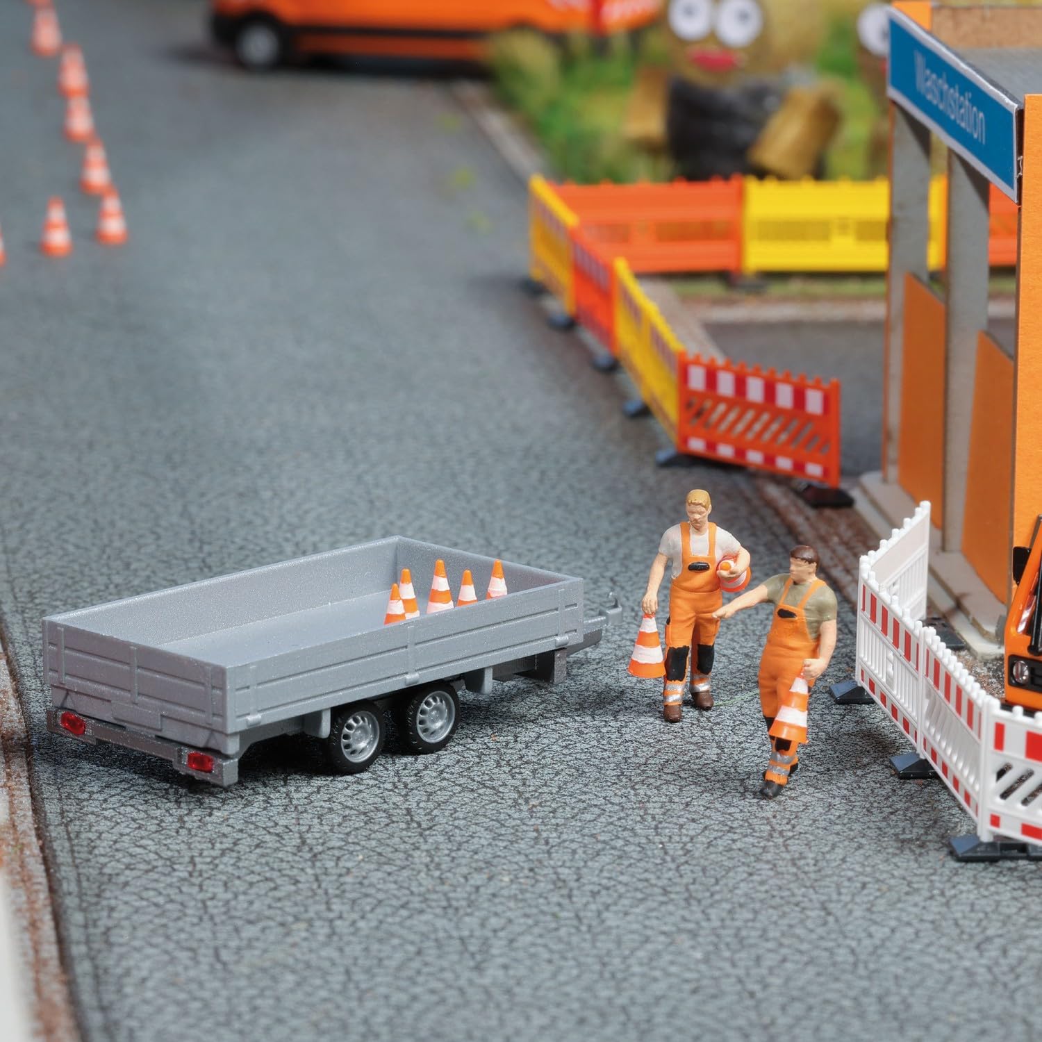 1867 H0 Traffic Cones Set Up