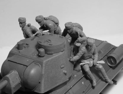 ICM 35368 Modellino di t 34 – 76 with Soviet Tank Riders