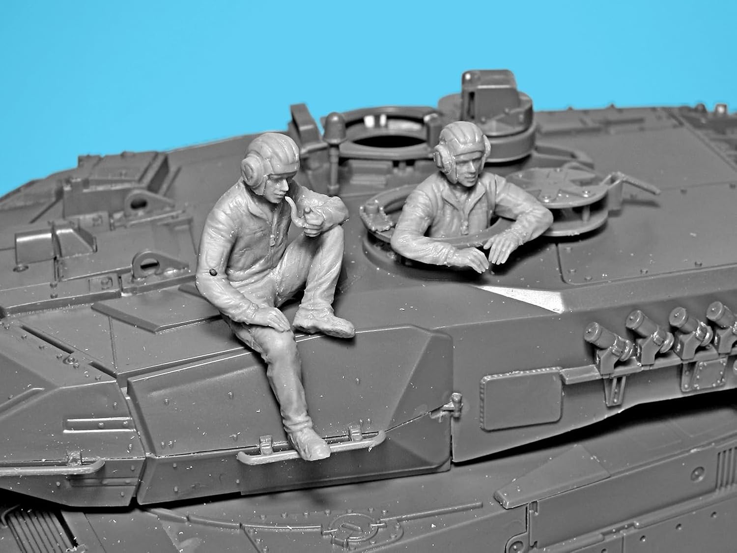 ICM - Leopard 2 Crew Of The Armed Forces Of Ucrainemockup Figura Leopard 2 Crew Of The Armed Forces Of Ucraina |icm|35757| 1:35 Modello Carro Promo Figura in miniatura