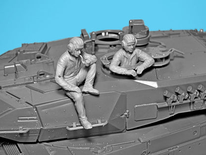 ICM - Leopard 2 Crew Of The Armed Forces Of Ucrainemockup Figura Leopard 2 Crew Of The Armed Forces Of Ucraina |icm|35757| 1:35 Modello Carro Promo Figura in miniatura