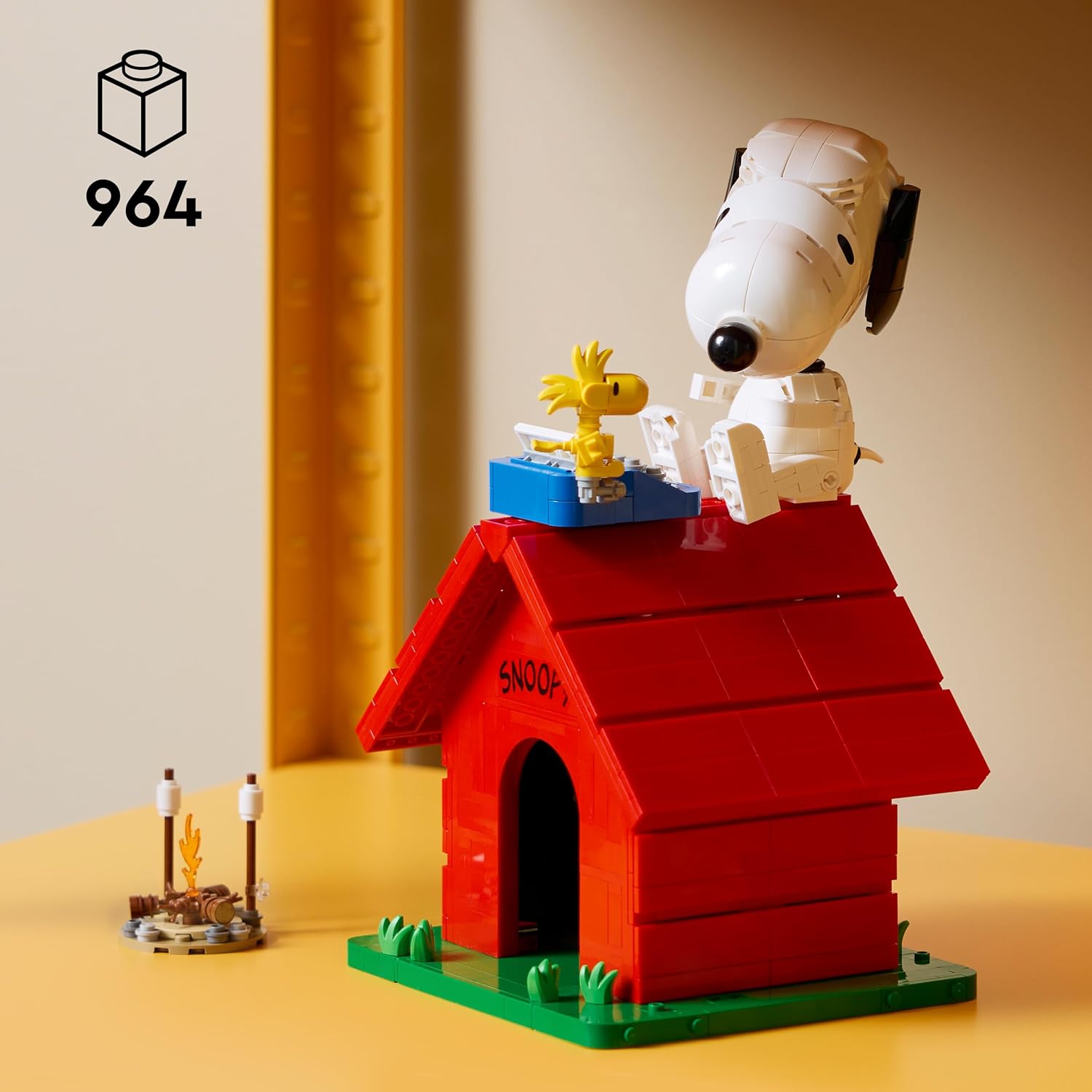 LEGO Ideas Peanuts: Snoopy’s Hondenhok – Strip Bouwpakket voor Volwassenen met Snoopy Hond en Woodstock Vogel Figuren – Woondecoratie of Bureau-Accessoire – Nostalgisch Cadeau – 21368