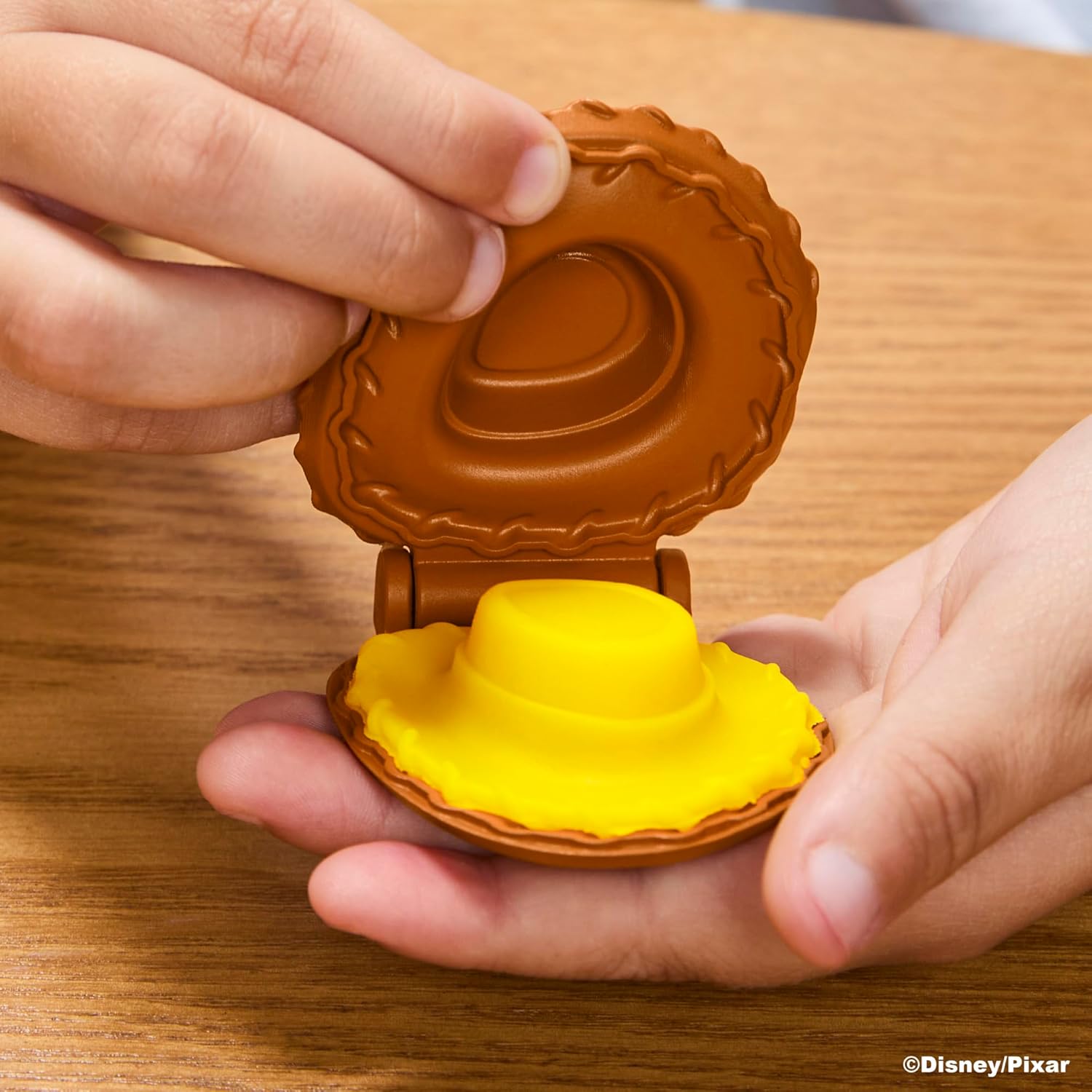 Play-Doh Toy Story Space Creations Playset, Arts & Crafts, Disney Toys for Children Aged 4+