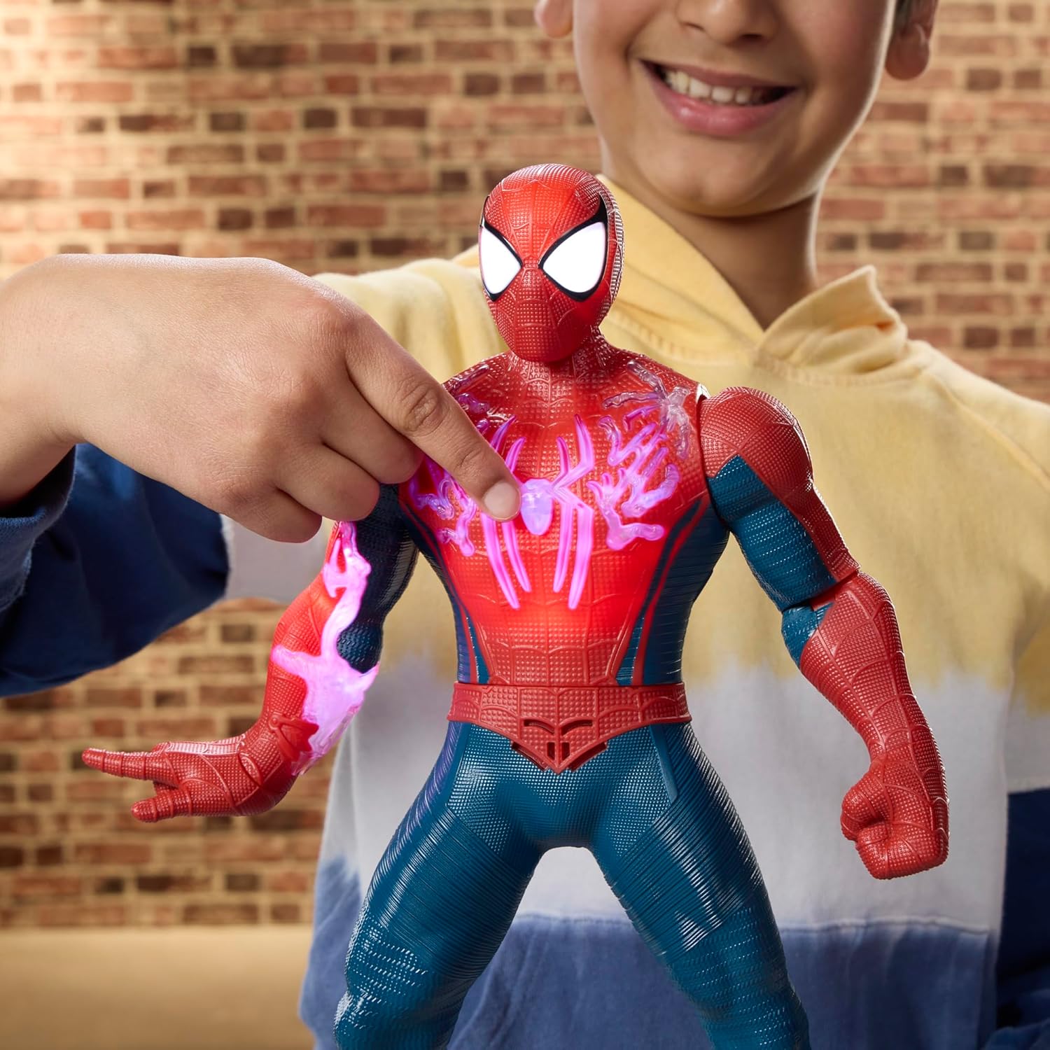 Marvel Spider-Man Day Power-Charge Spider-Man, Electronic Action Figure, 36.8 cm, Super Hero Toys and Figures for Children, 4+