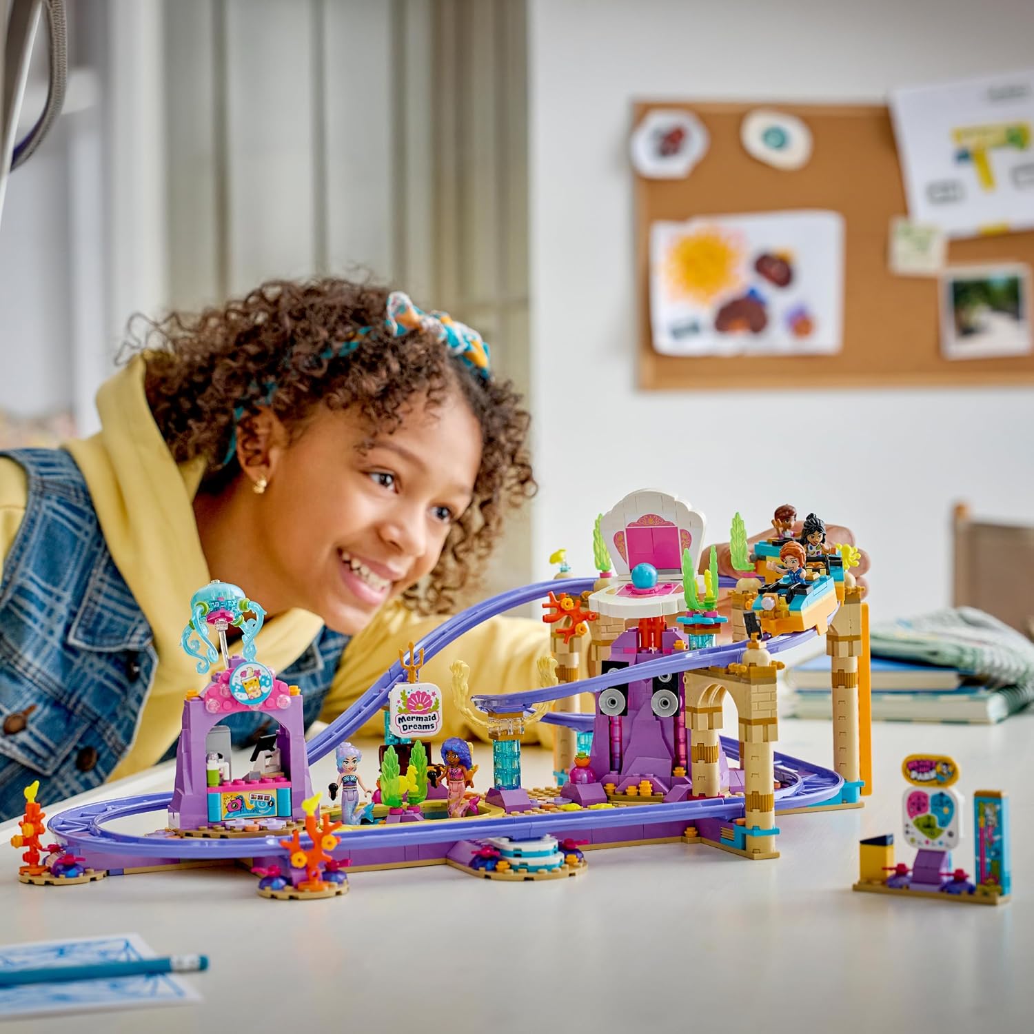 LEGO Friends Zeemeerminnenachtbaan Speelgoed voor Kinderen vanaf 8 Jaar - Bouwpakket met 5 Poppetjes, Bubbeltheekraam, Schelpenpodium en Zwembad - Cadeau voor Meisjes en Jongens - 42703