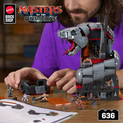 Mattel Brick Shop Masters of the Universe, Scontro alla Snake Mountain con 636 pezzi e 12 personaggi, per collezionisti adulti e ragazzi dai 13 anni in su, JMB31