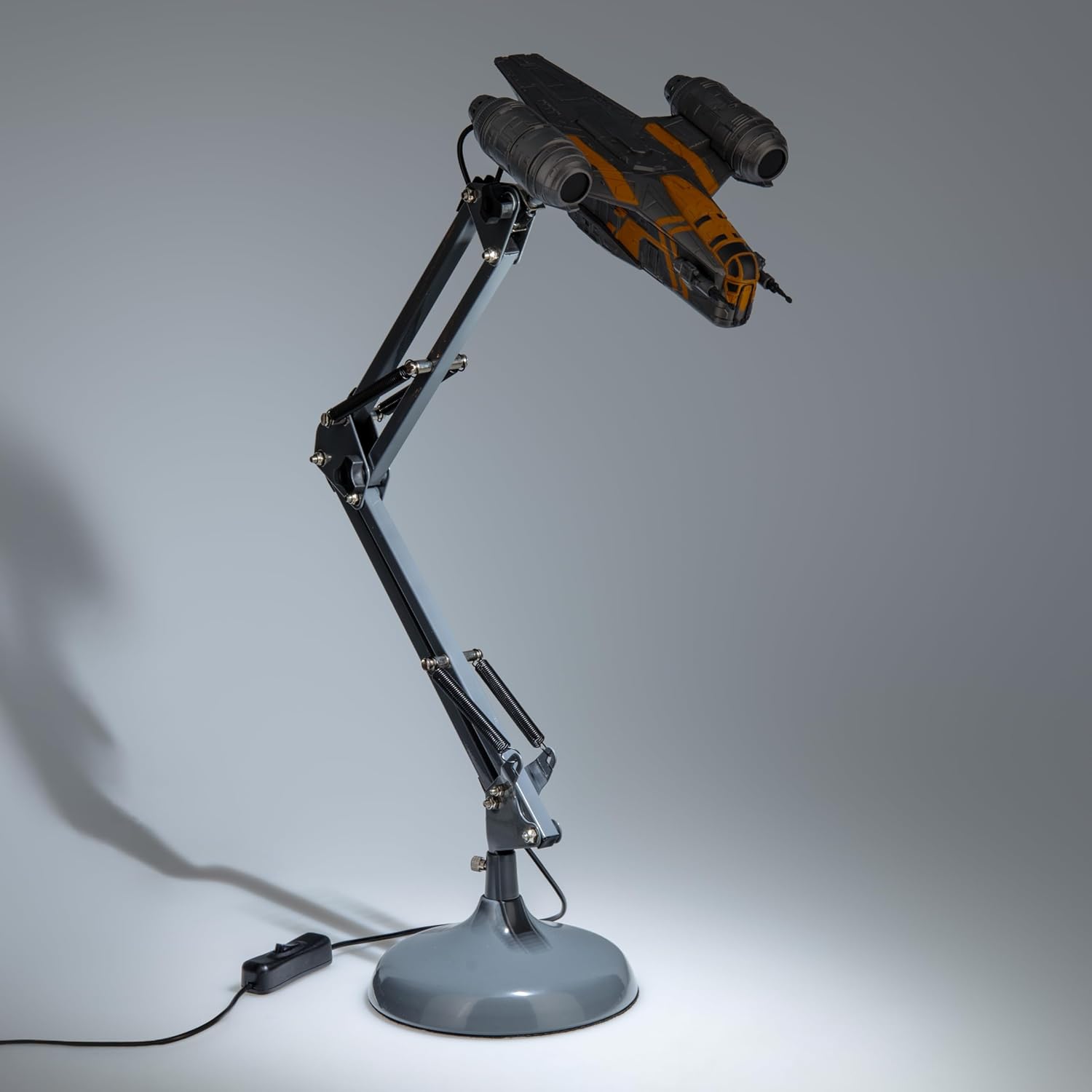 Paladone Star Wars Razor Crest Posable Desk Light – Adjustable LED Spaceship Lamp – USB Powered Mandalorian Desk Light