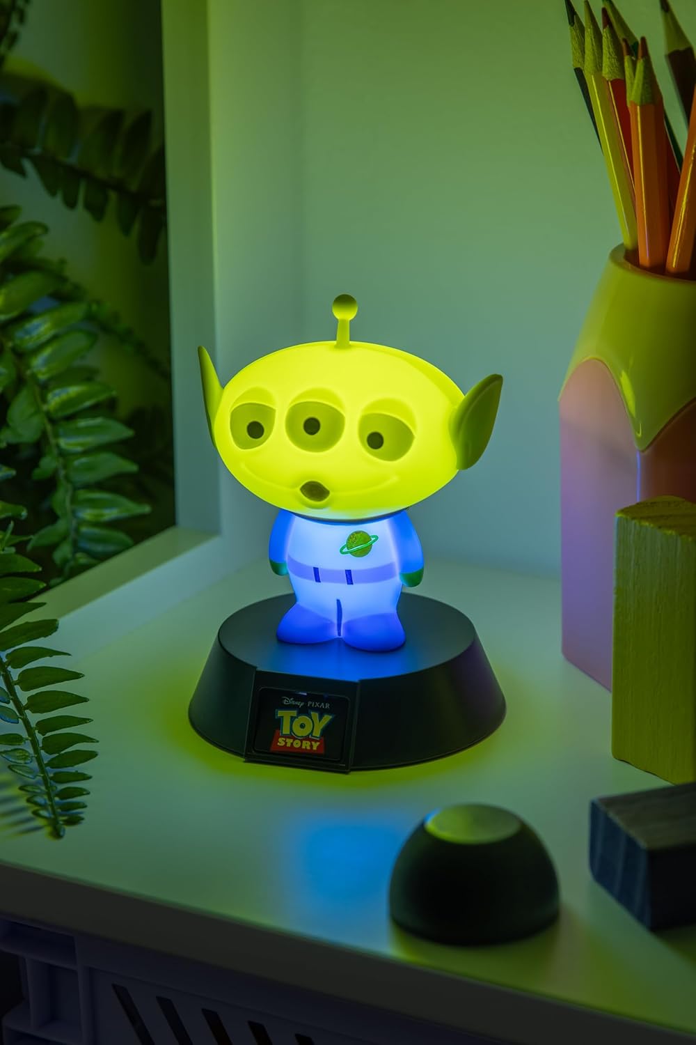 Paladone Toy Story Alien Icon Light – 3D Character Lamp for Bedroom, Desk or Shelf – Soft Glow Kids Night Light – Battery Powered