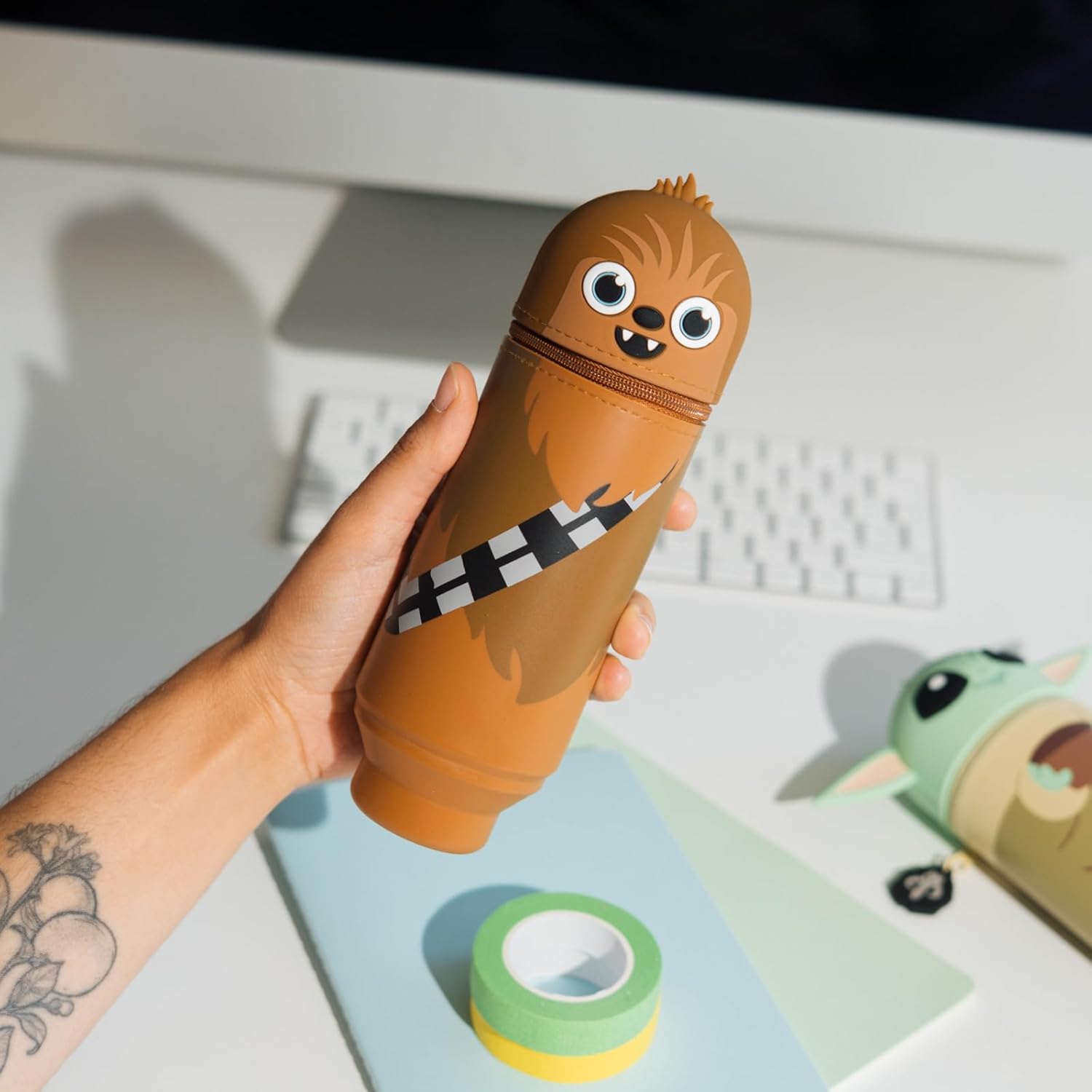 Grupo Erik Astuccio Star Wars Chewbacca 3D - Astuccio Scuola Piccolo in Morbido Silicone, Portapenne da Scrivania 2 in 1 | Back to School: Cancelleria Bambino e Bambina (7 x 18 cm