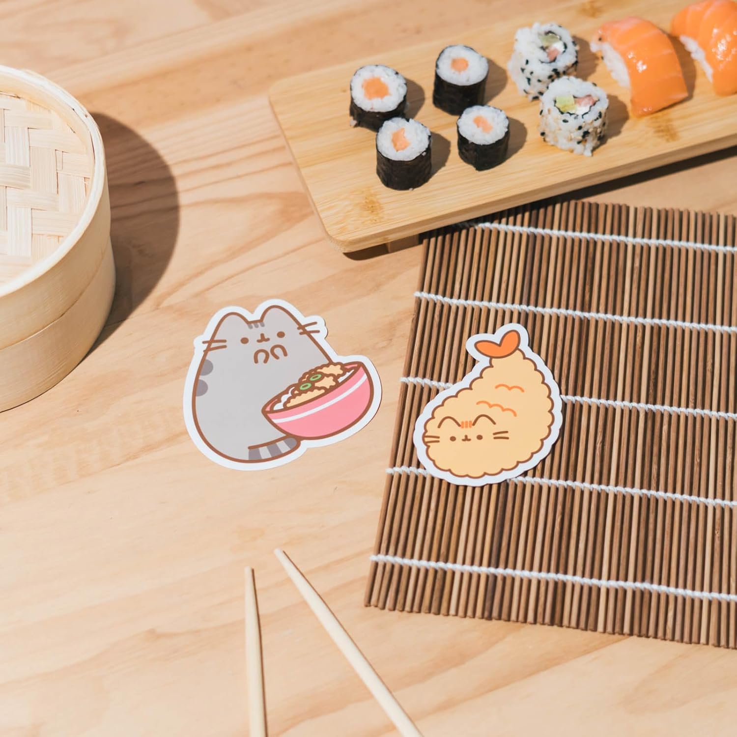 Grupo Erik Set 2 Stickers Pusheen Sushi Roll - Adesivi in Vinile Sagomati Kawaii per Laptop, Borraccia e Cellulare | Decorazioni Resistenti