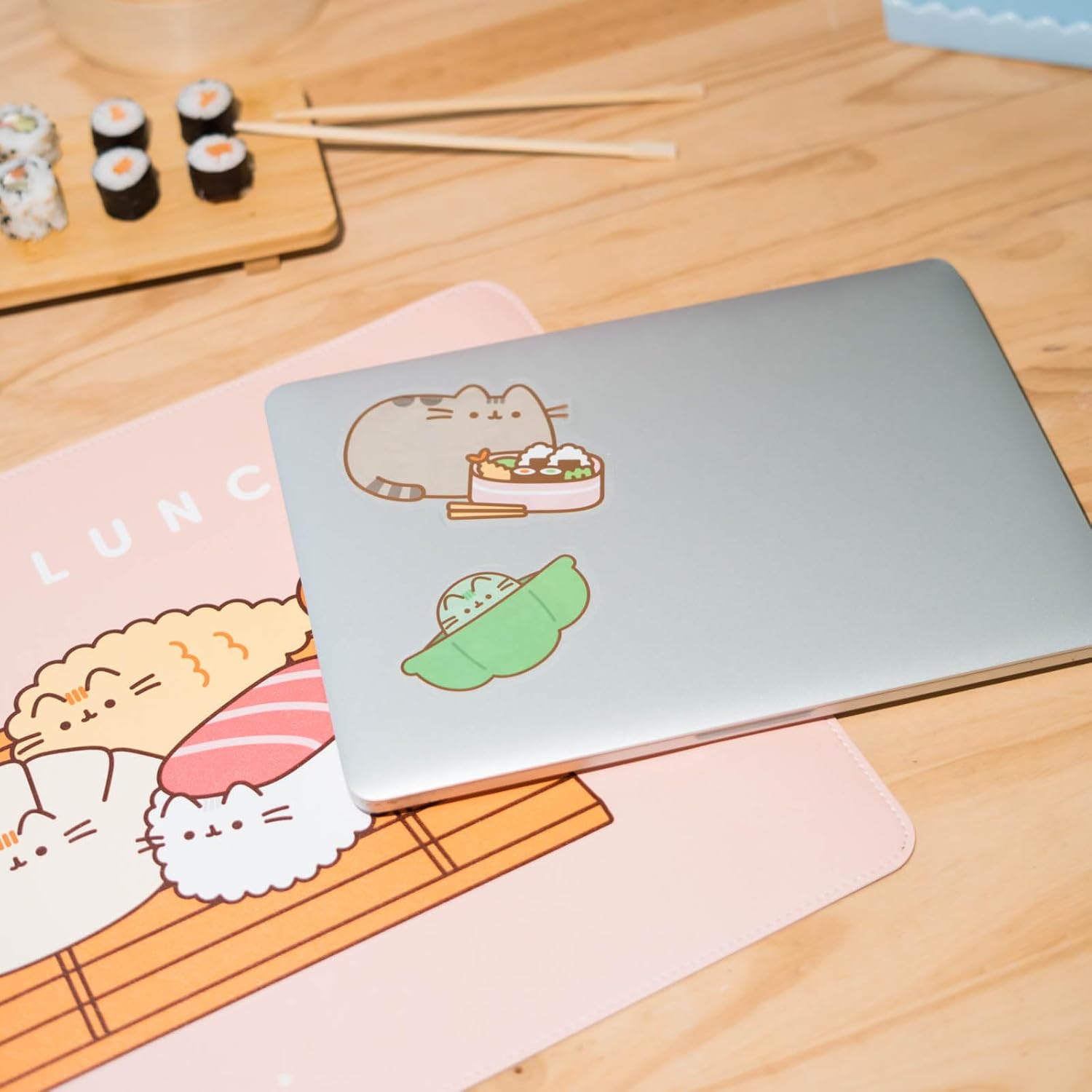 Grupo Erik Set 2 Stickers Pusheen Sushi Roll - Adesivi in Vinile Sagomati Kawaii per Laptop, Borraccia e Cellulare | Decorazioni Resistenti