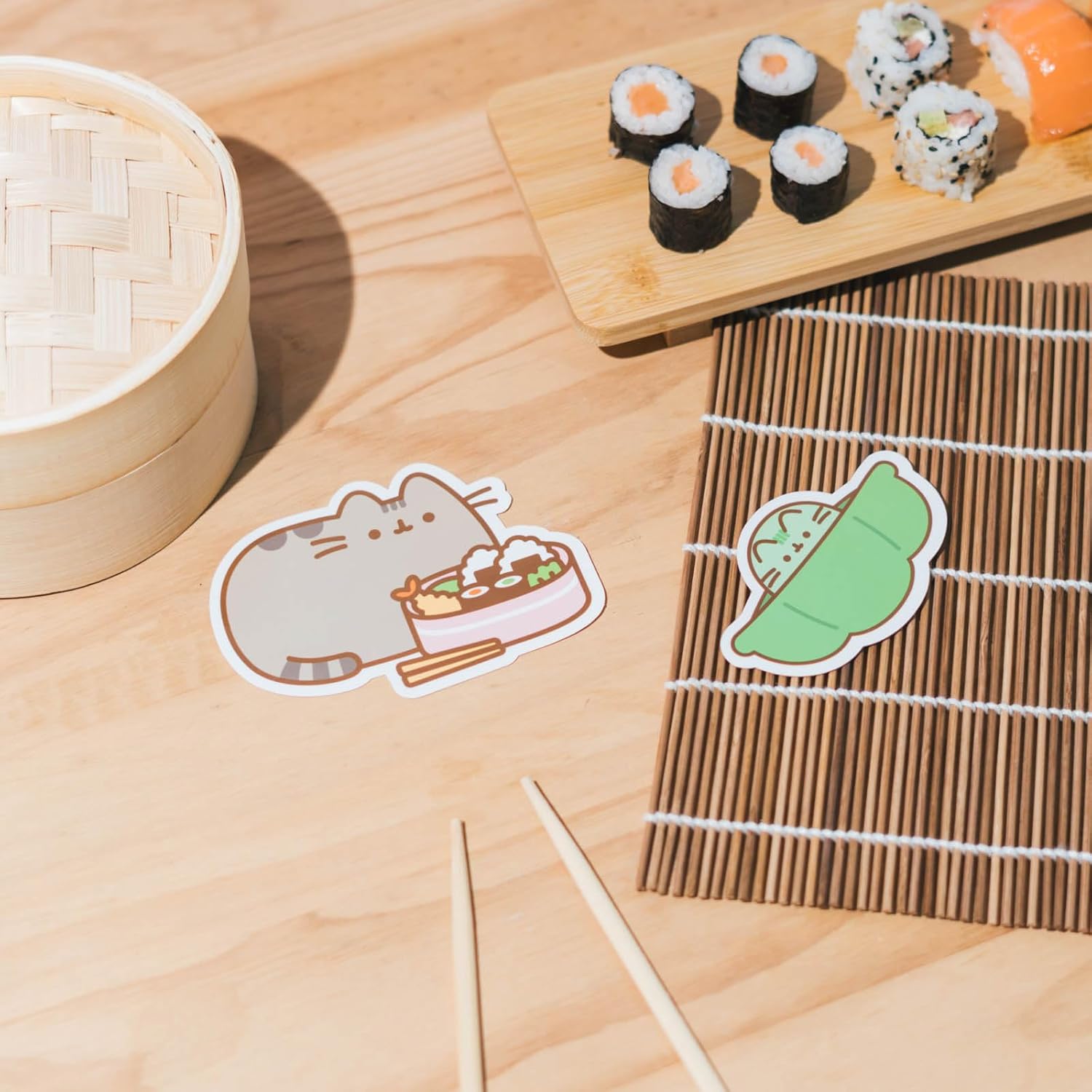 Grupo Erik Set 2 Stickers Pusheen Sushi Roll - Adesivi in Vinile Sagomati Kawaii per Laptop, Borraccia e Cellulare | Decorazioni Resistenti