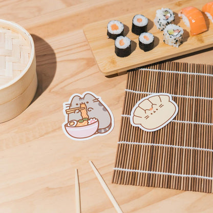 Grupo Erik Set 2 Stickers Pusheen Sushi Roll - Adesivi in Vinile Sagomati Kawaii per Laptop, Borraccia e Cellulare | Decorazioni Resistenti