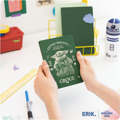 Grupo Erik Hausaufgabenheft Schulplaner 2026 2027 Star Wars The Mandalorian Yoda Taschenkalender Schülerkalender - Schulkalender Wochenplaner - Terminplaner 2026 2027 17 Monate Geschenke Einschulung